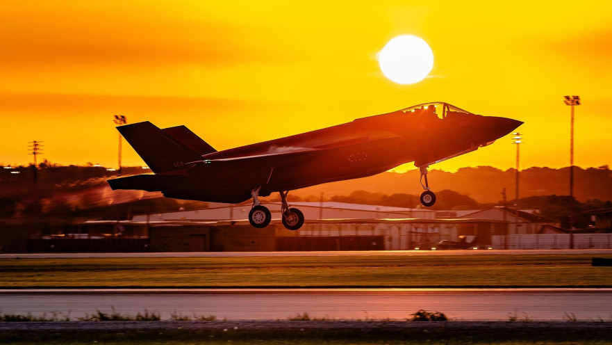 המראת המטוסים ממפעל לוקהיד מרטין בארה״ב