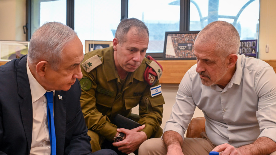 רונן בר, בנימין נתניהו, אבי גיל