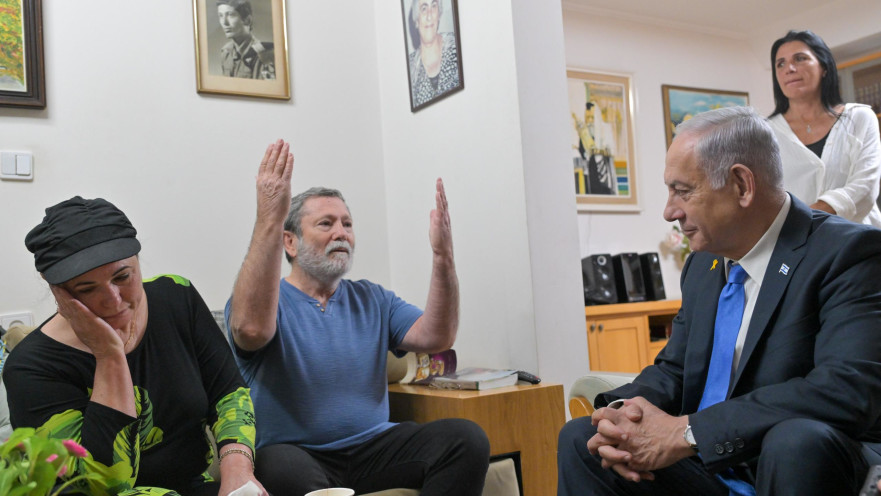 ראש הממשלה בנימין נתניהו עם משפחתו של צבי פלדמן ז"ל