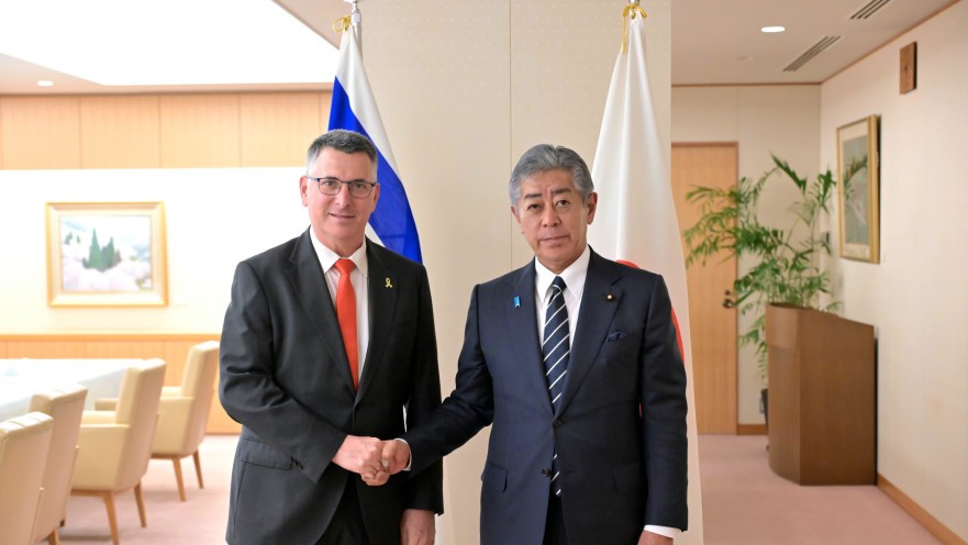 גדעון סער נפגש עם שר החוץ של יפן טאקשי איוואיה