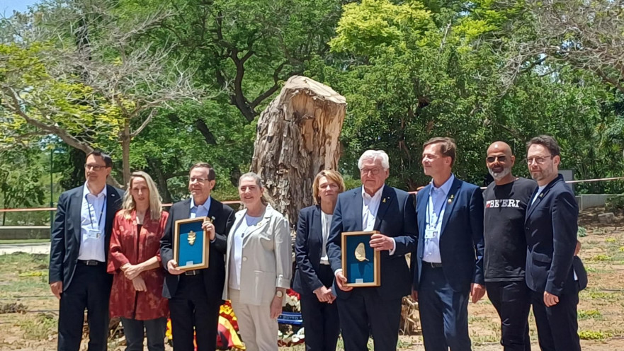 טקס הנחת אבן הפינה לגלריית האמנות החדשה בבארי