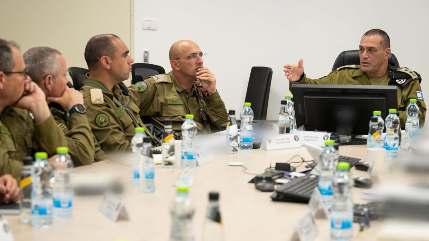 הרמטכ"ל בהערכת מצב בפיקוד הצפון ביחד עם מפקדי הגזרה