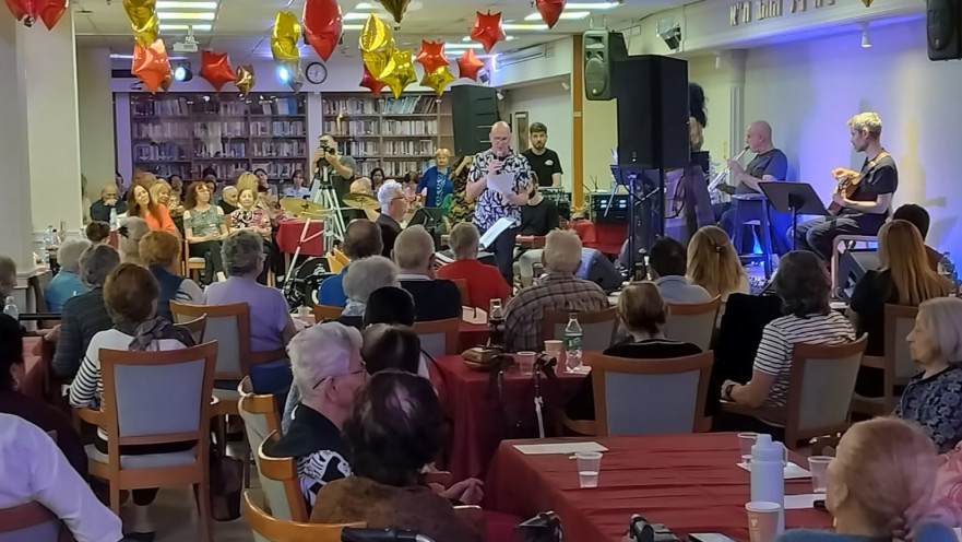 המשתתפים בטקס "כוכב הזהב" בבית גיל הזהב ת"א. ערב שלא יישכח במהרה