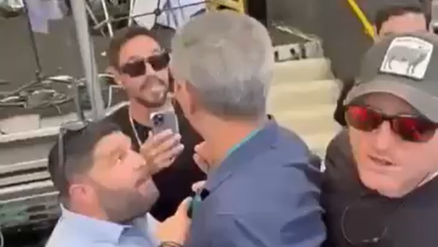 אלמוג כהן בעימות עם אבי דבוש