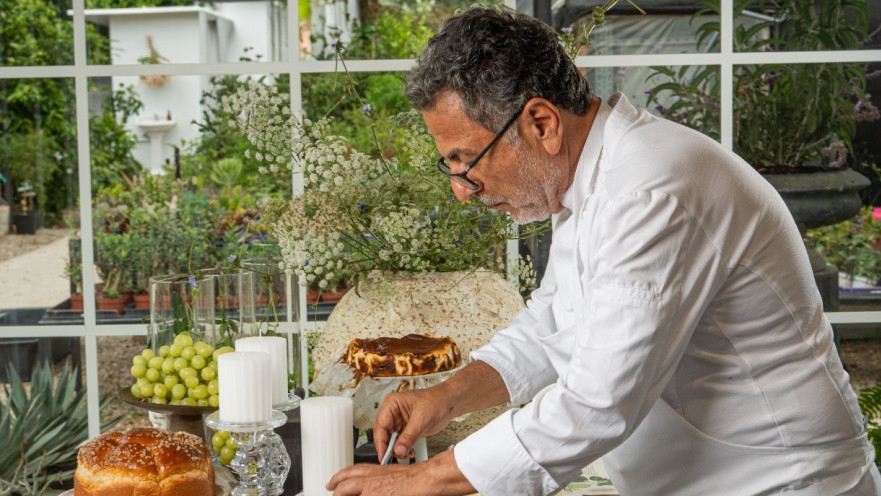 שף חיים כהן עם קולקציית שבועות של "פיצי"