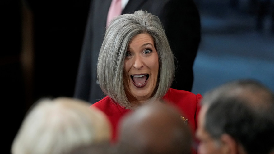 הסנאטורית ג'וני ארנסט