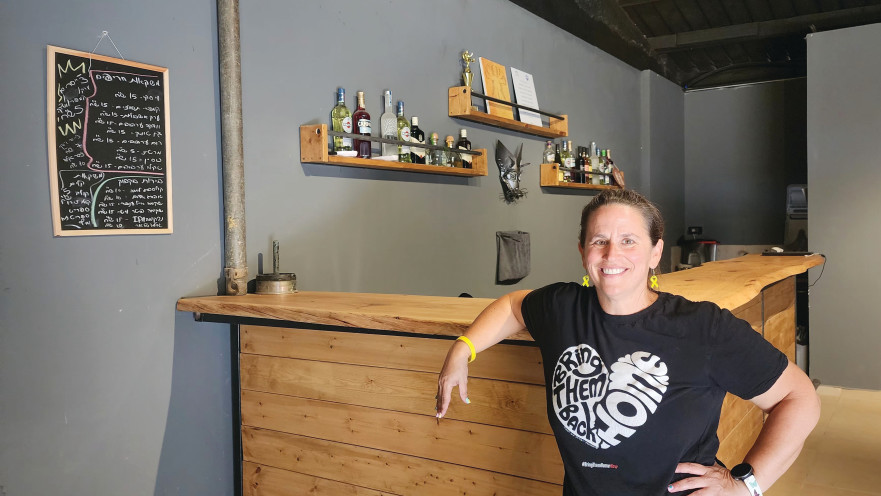 הדס זבלבסקי בפאב המשק באור הנר