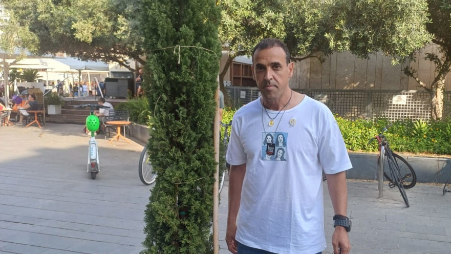 אלי שרעבי בכיכר החטופים