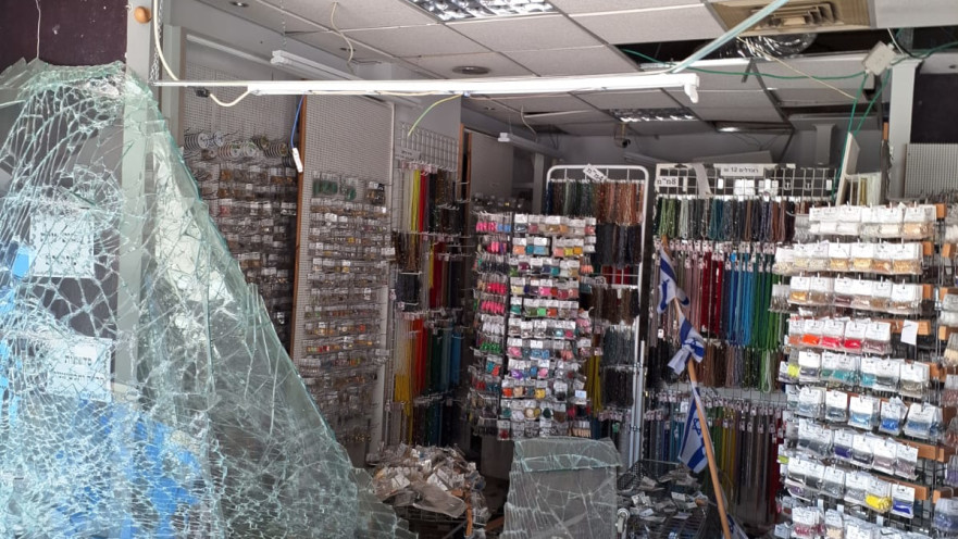 בית עסק נהרס מפגיעת טיל איראני (