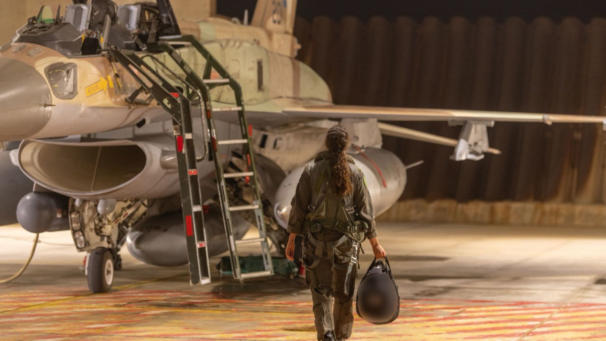 צוותי חיל האוויר בדרך לתקיפה באיראן