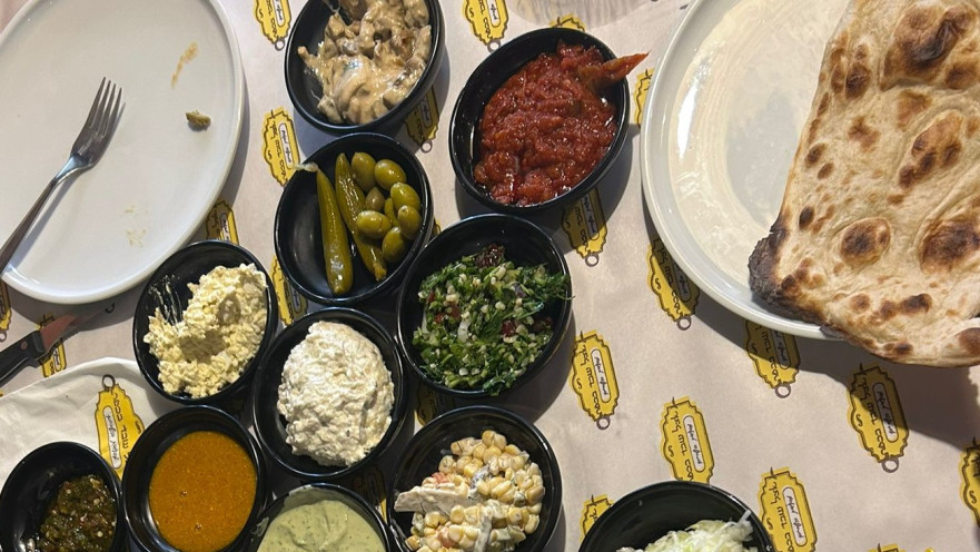 אצל עובד בכפר