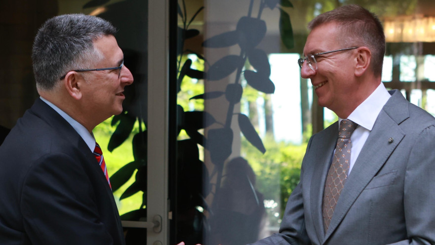 שר החוץ גדעון סער עם נשיא לטביה אדגארס רינקביצ'ס