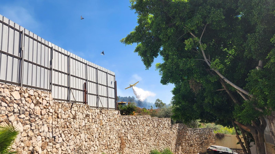 תיעוד פעולות כיבוי האש בעקבות השריפה שפרצה בהר הקפיצה