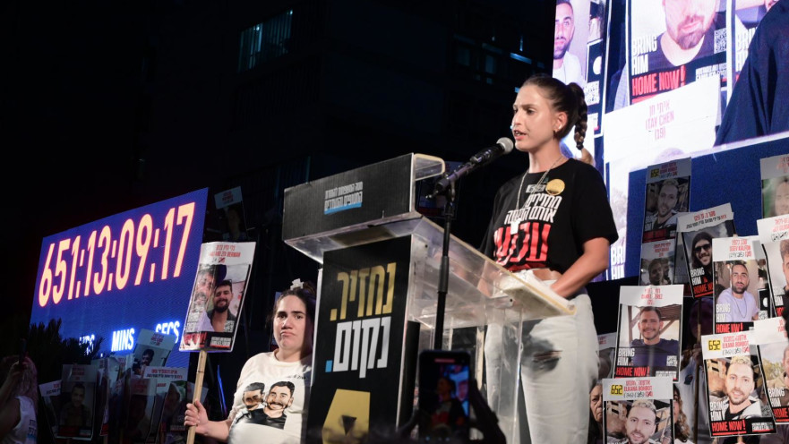 דורון שטיינברכר בכיכר החטופים