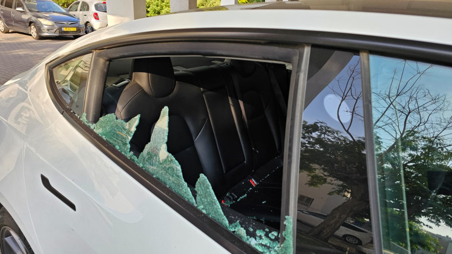 כנופיית נערים שניפצה של טסלה