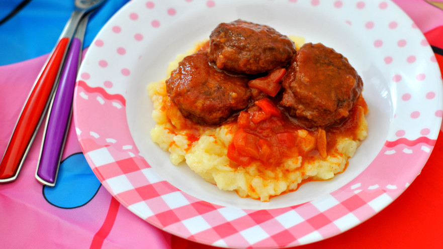 קציצות עוף ברוטב עגבניות 