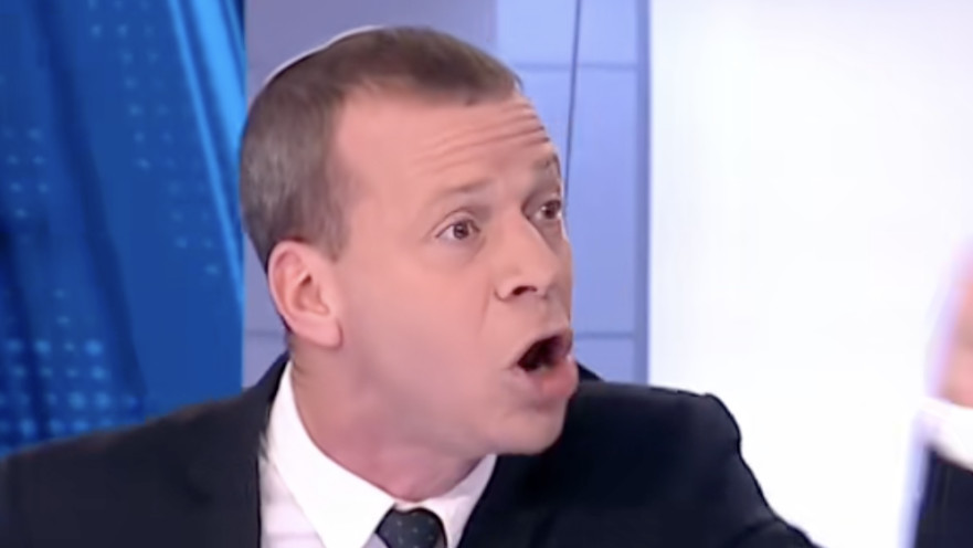 עמית סגל מראיין את גדעון לוי בתוכנית ''פגוש את העיתונות'' בערוץ 12