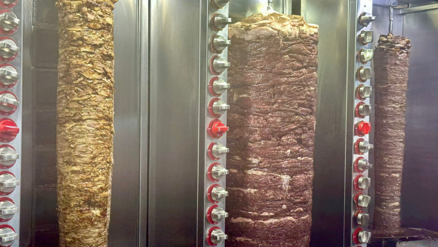 דרבי השווארמה של חיפה: "האחים" נגד חאזן"