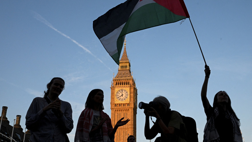 מפגינים למען פלסטין בלונדון