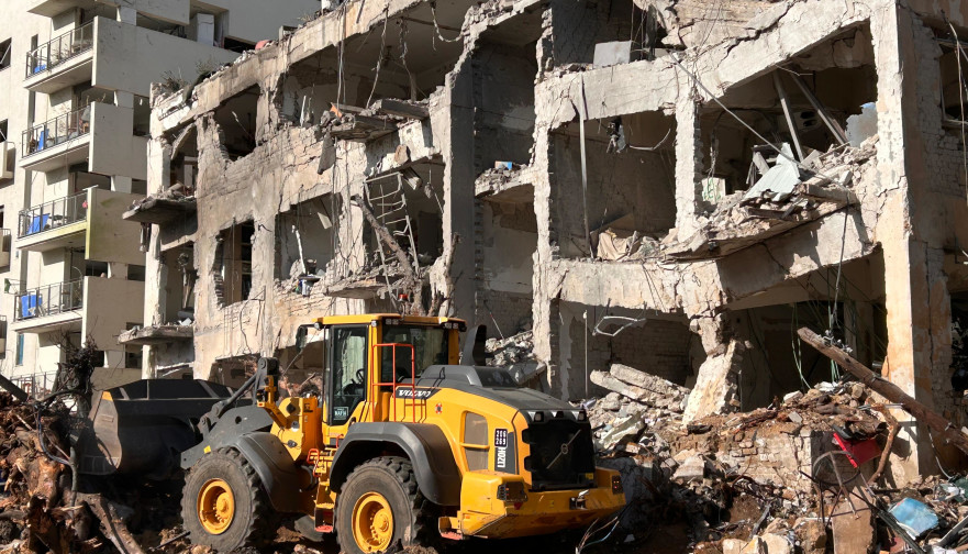 הרס בזירת פגיעה ישירה בגוש דן (צילום: אבשלום ששוני)