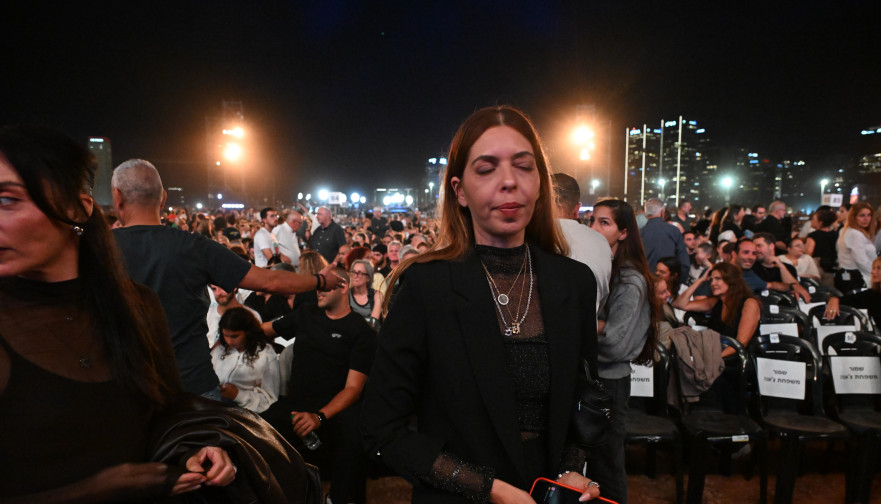 מורן סטלה ינאי בטקס הזיכרון הלאומי של משפחות 7 באוקטובר ותנועת “קומו״