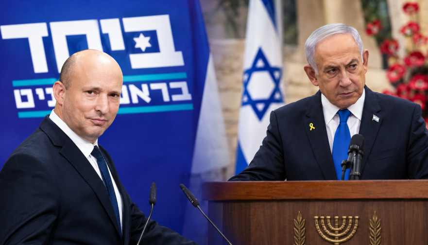 נפתלי בנט וביבי נתניהו (צילום: REUTERS,בינה מלאכותית,אוליבר פיטוסי, פלאש 90)