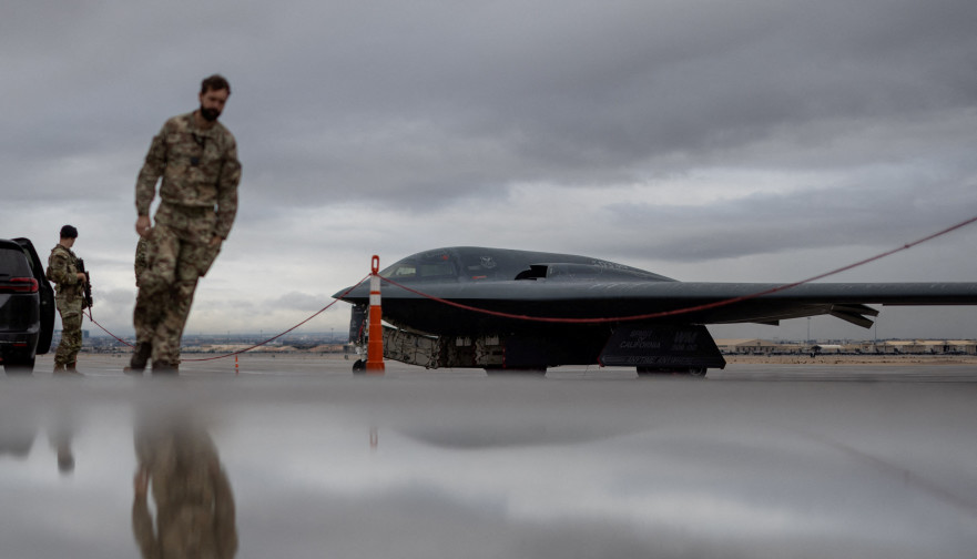 מפציץ B-2 בבסיס בנבאדה