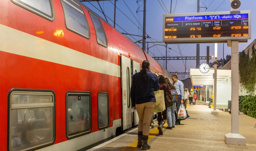 נזקי מזג האויר מתגברים: תקלה חמורה ברכבות - התנועה הופסקה