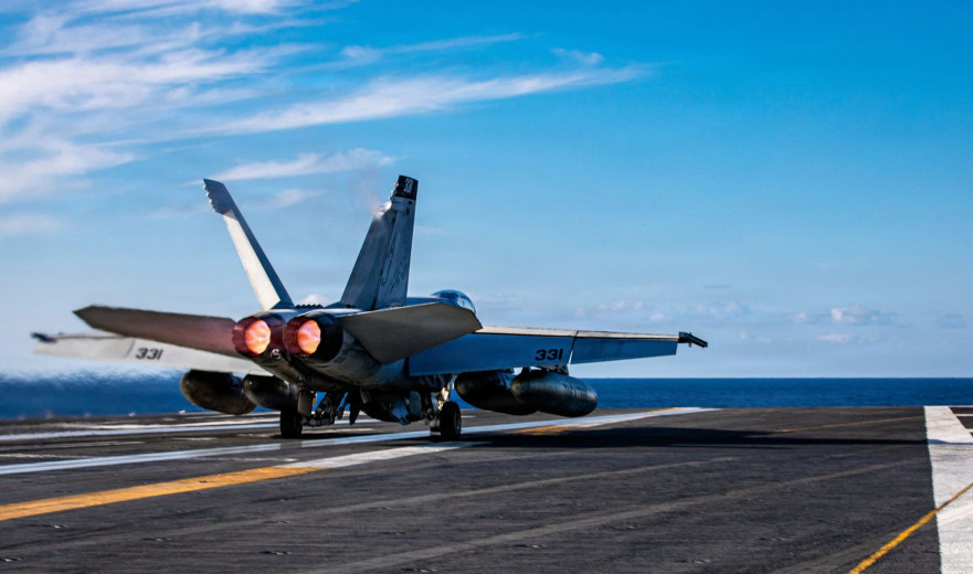 פיקוד המרכז האמריקאי חושף: נושאת המטוסים פורד תוקפת באיראן מהים התיכון