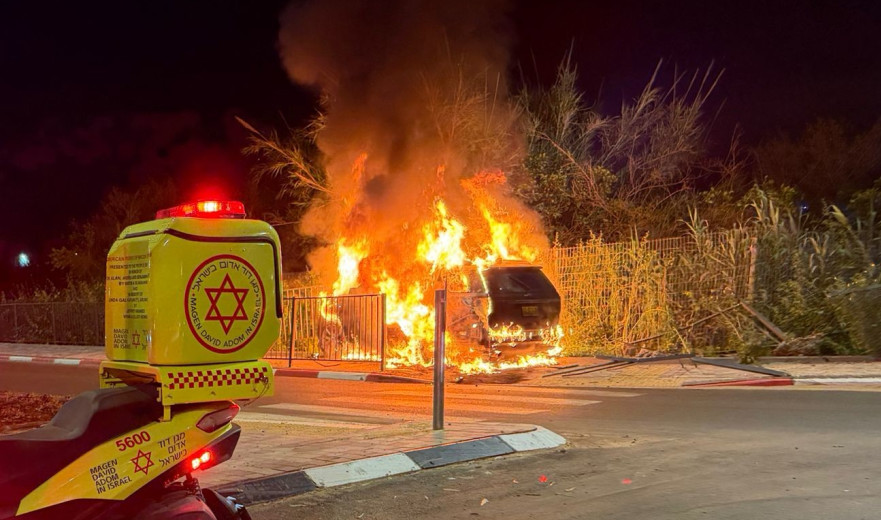 בזמן האזעקות: רכב התנגש בגדר בנס ציונה, שתיים נפצעו קל