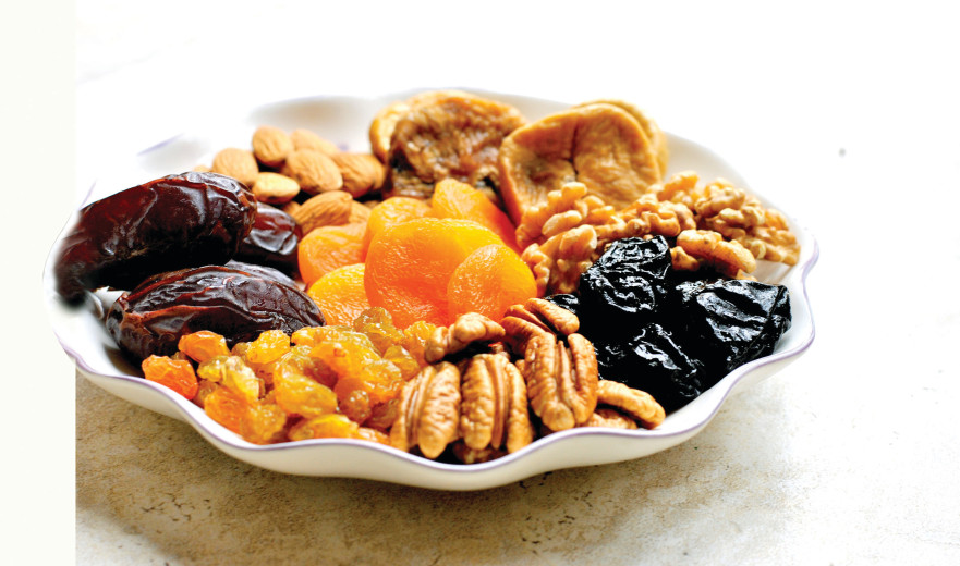 לכבוד ט"ו בשבט: שלושה מתכונים חגיגיים ומפתיעים עם פירות יבשים