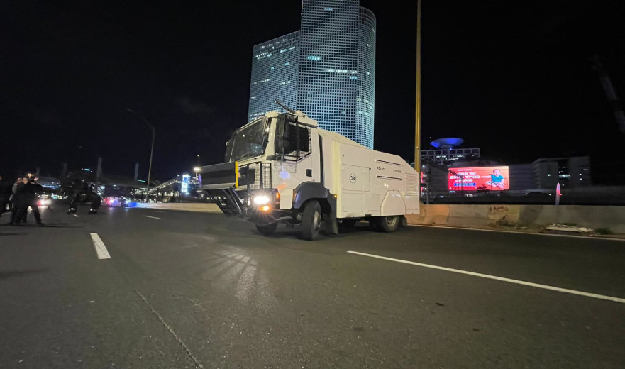 מפר סדר נעצר על כביש 20, סמוך לארלוזורוב לאחר שריסס כתובת על מעקה בטיחות.