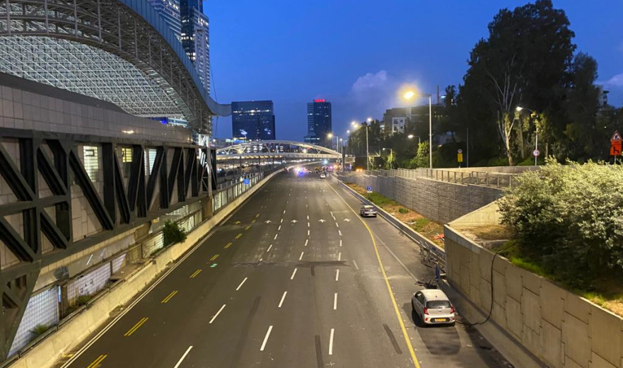 איילון עדין חסום לתנועה