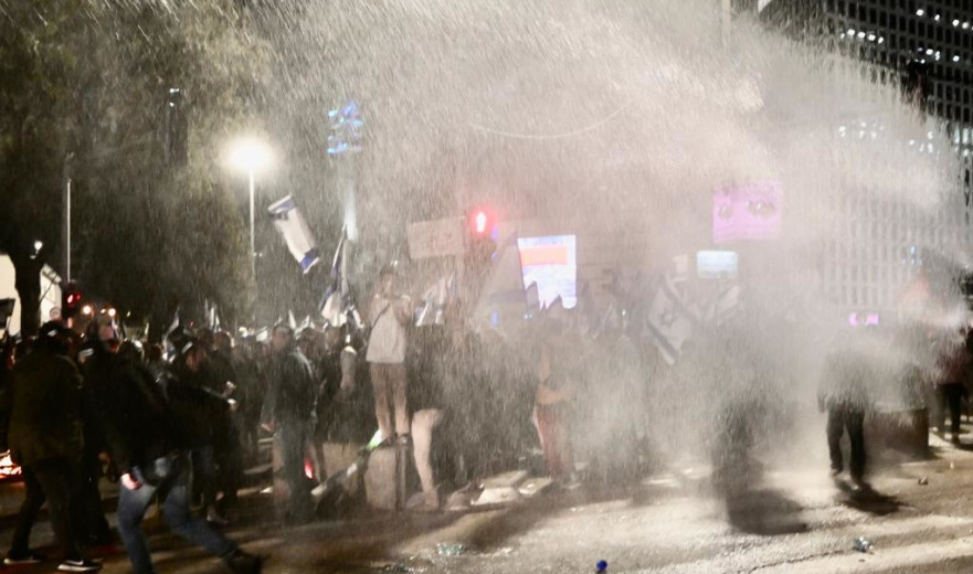 המפגינים בתל אביב: "תומכי הרפורמה תקפו מפגינים, השליכו עלינו אבנים ובקבוקי זכוכית"