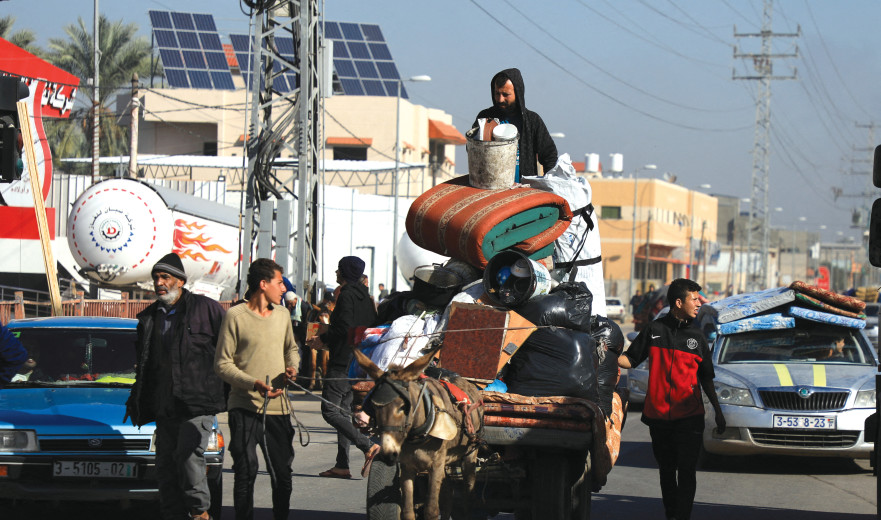 דורשים להחזיר את החטופים לישראל: המחאה החריגה בעזה נגד חמאס | צפו