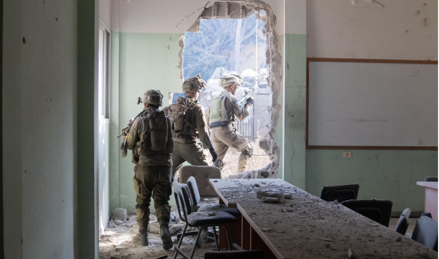 עשרות מחבלים חוסלו: קרבות עזים ברצועה, צה"ל תוקף בעומק ח'אן יונס