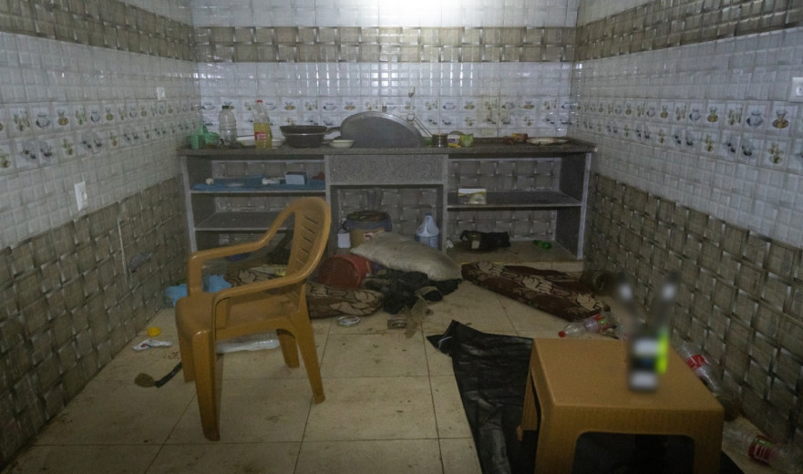 הזוועות נחשפות: תיעוד חדש של המנהרה בה הוחזקו חטופים בעזה | צפו בתיעוד המצמרר