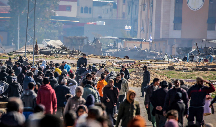 הבריחה מח'אן יונס: המוני פלסטינים תועדו עוזבים את העיר עם התקדמות צה"ל