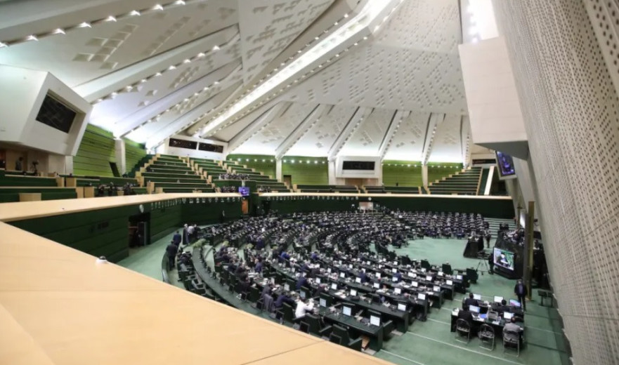 נקודת מפנה במלחמה: בניין הפרלמנט האיראני הותקף על ידי ישראל וארה"ב | דיווח