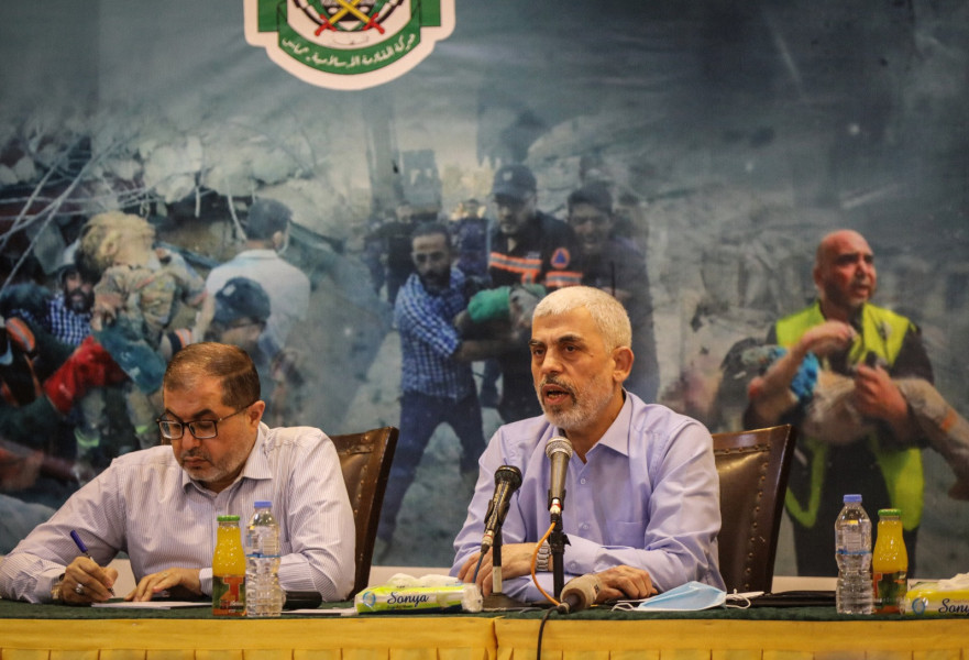 מנהיג חמאס, יחיא סינוואר, במסיבת עיתונאים ברצועה