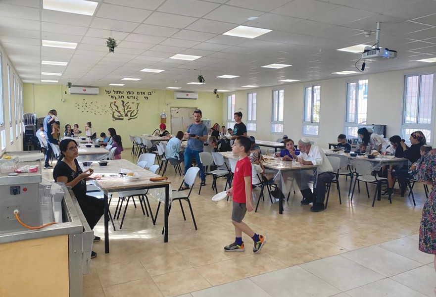 מרכז לוגיסטי למפונים בירוחם