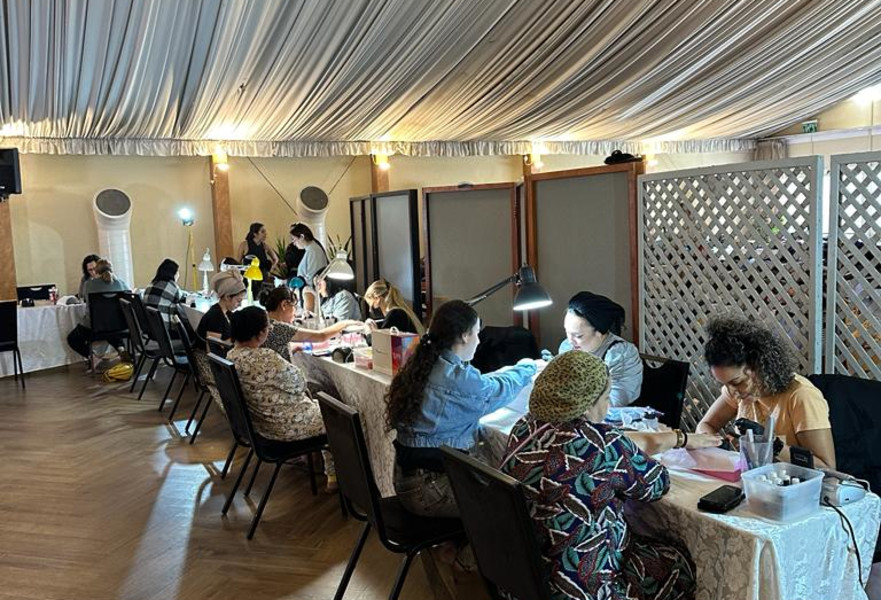 צוותי הקוסמטיקאיות הגיעו לשלל בסיסי מאזור השרון ועד הדרום