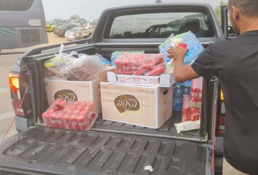 חבילות שי משבט אל-מחדי לחיילי צה''ל