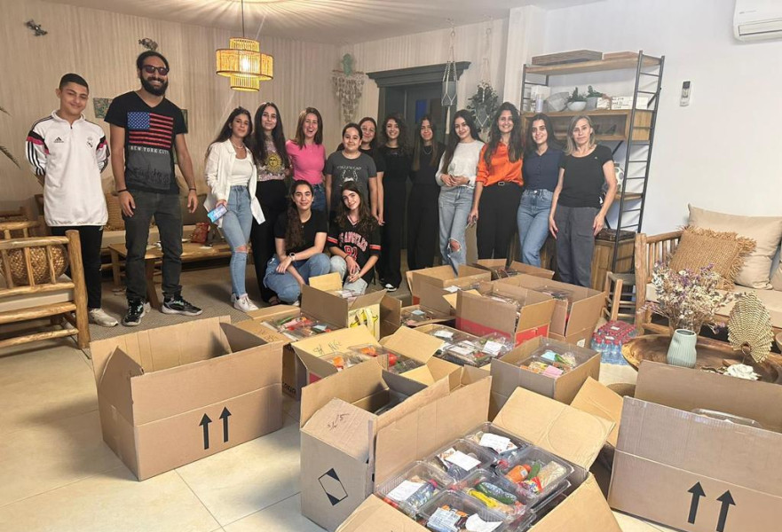 שרה טרודי והמתנדבות 