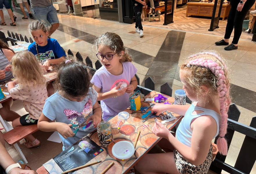 מסע חנוכה בקניון שבעת הכוכבים