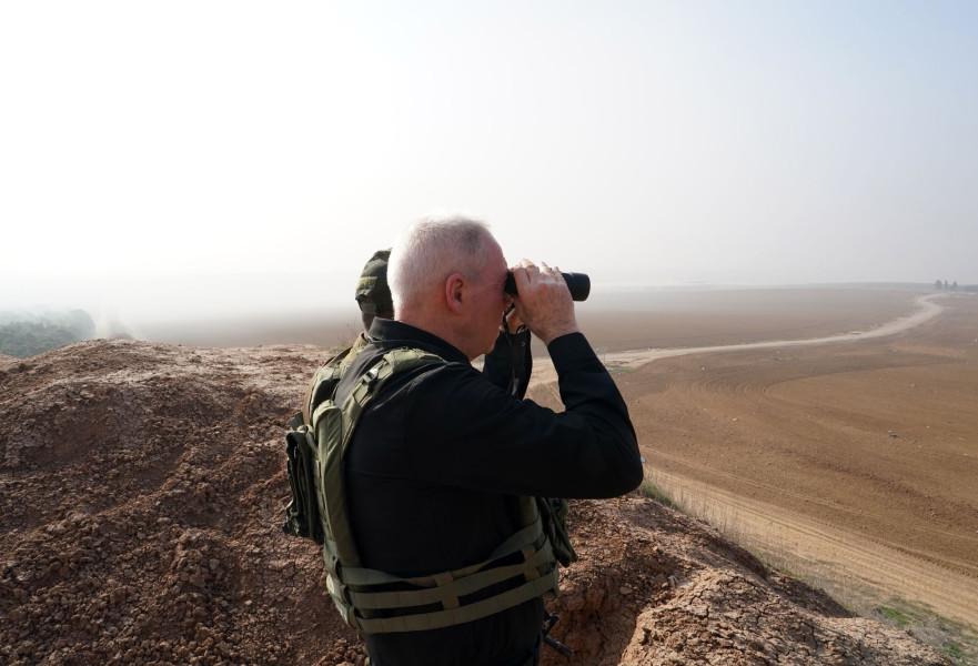 יואב גלנט בתצפית על דרום הרצועה 