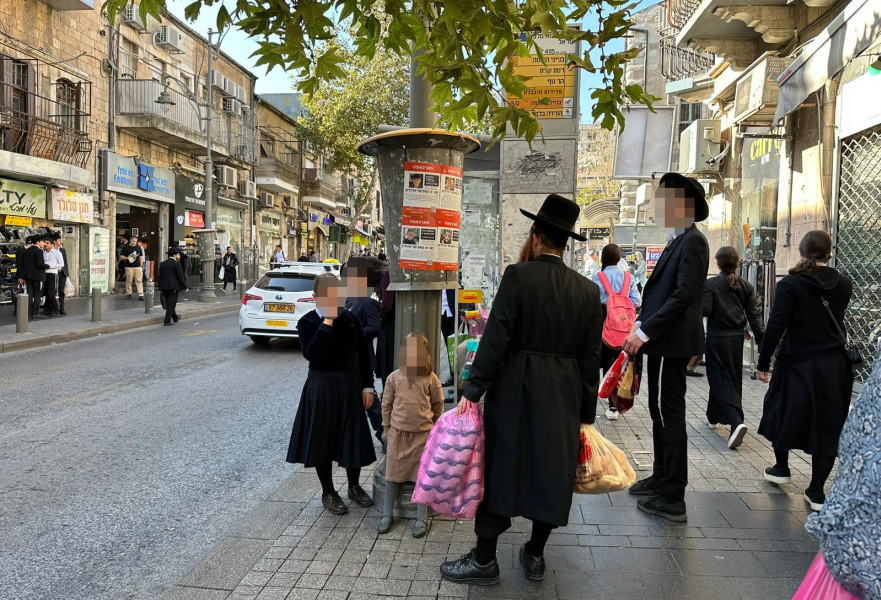 גם בשכונת מאה שערים הירושלמית מזדהים עם משפחות החטופים