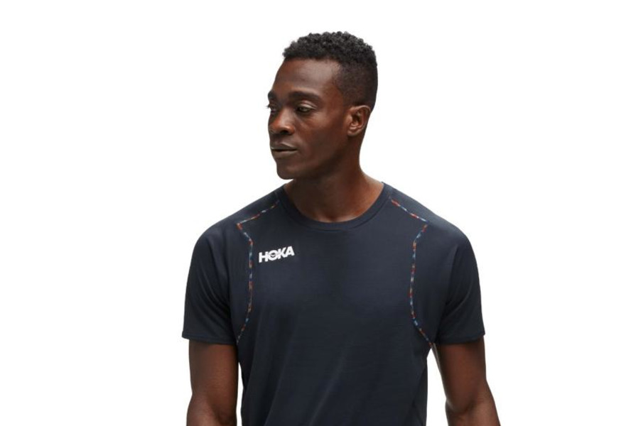 קולקציית ביגוד של המותג HOKA 