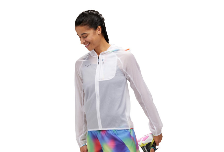 קולקציית ביגוד של המותג HOKA 