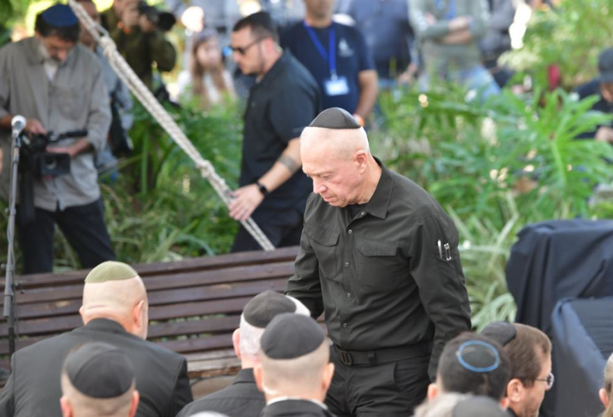 השר גלנט בהלוויית גל איזנקוט ז''ל